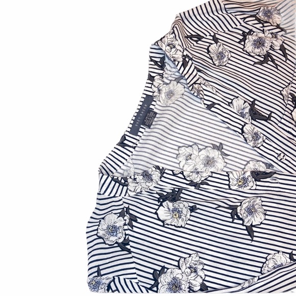 Suzy Shier blouse - Picture 2 of 5